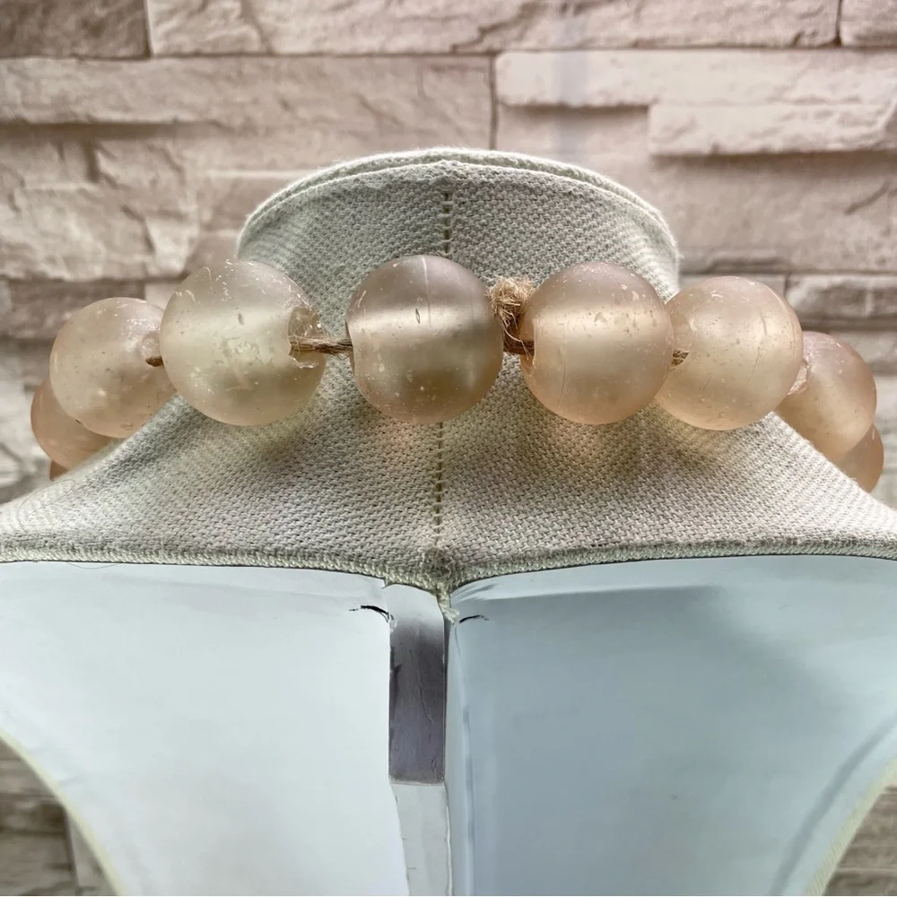 Unsigned jumbo beige